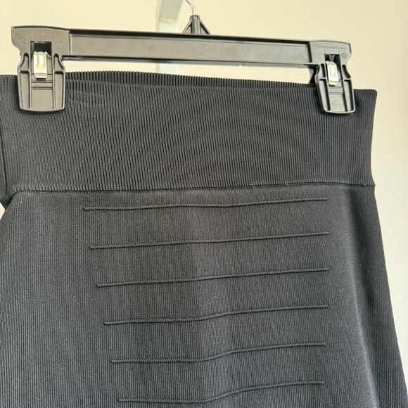 Guess sz XS Black Textured Bodycon Mini Skirt - Picture 2 of 8